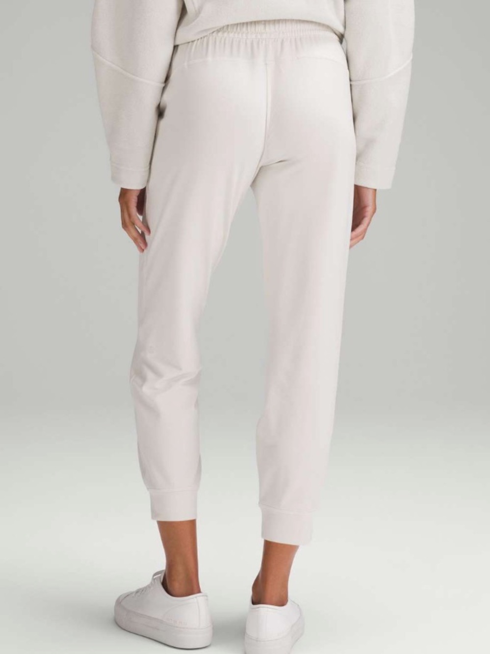 Lululemon Soft Jersey Classic-Fit Mid-Rise Jogger
Heathered Bone